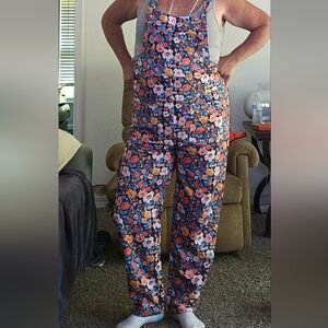 Floral Print Overalls. Size Large.   Model Is Size 16 And 5' 4" /